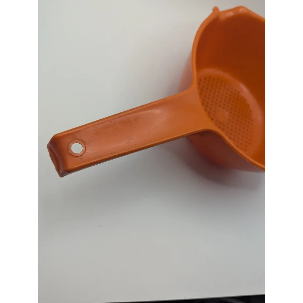 Rubbermaid vintage colander